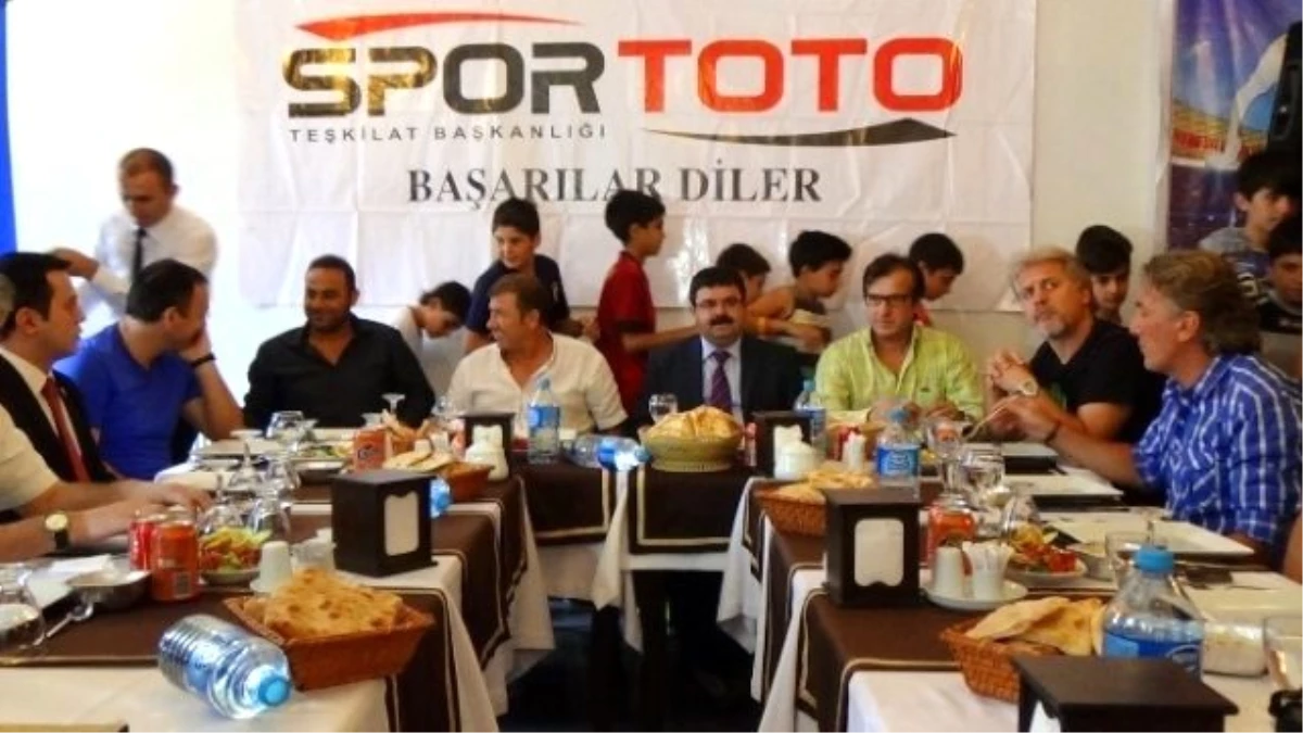 Futbolun Yıldızları Kars\'ta