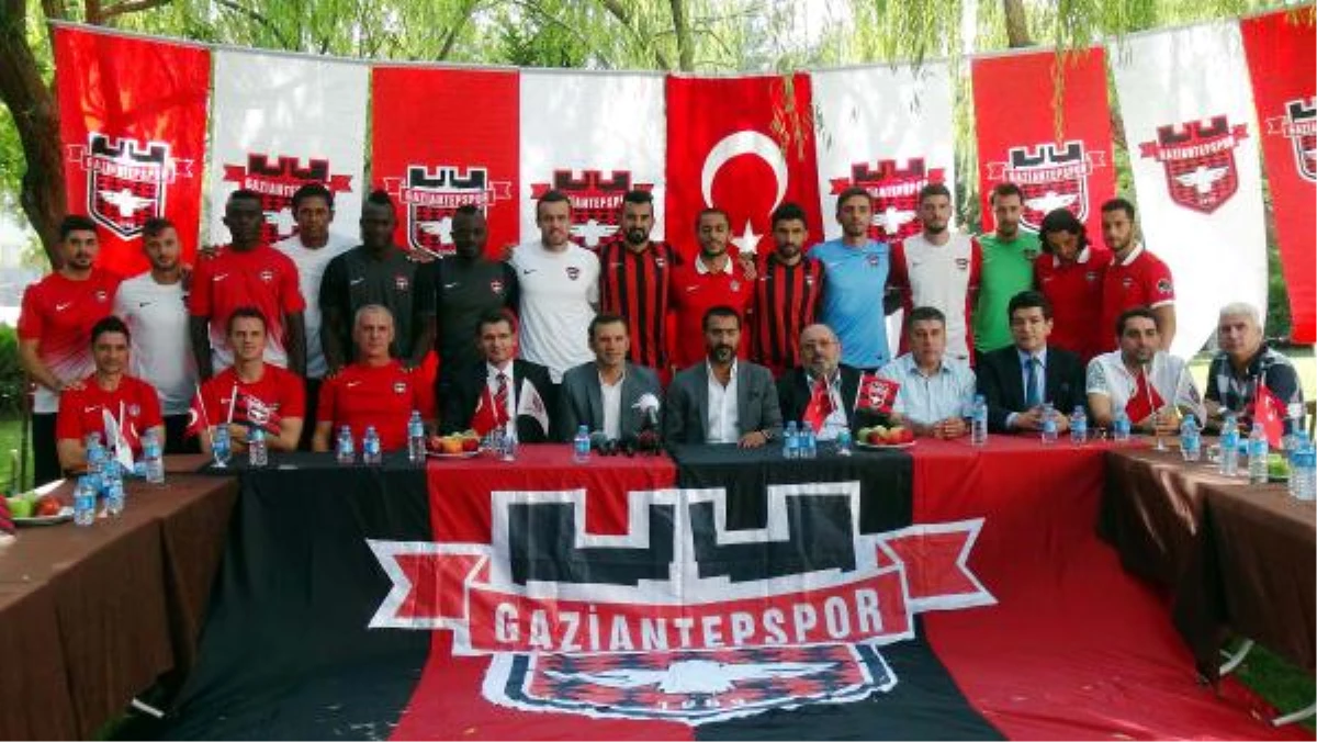 Gaziantepspor\'a Transfer Edilen 15 Oyuncu Tanıtıldı