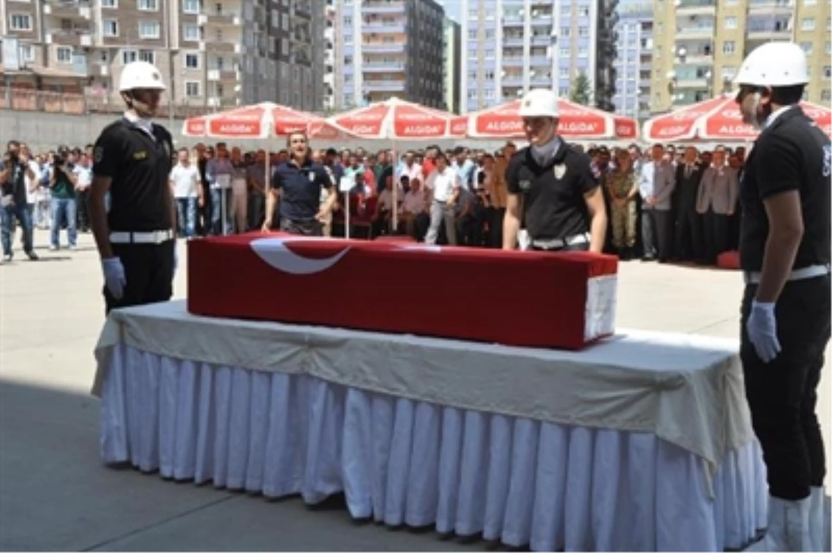 2 Günde 2 Polisin Şehit Edildiği Diyarbakır\'da Olağanüstü Toplantı