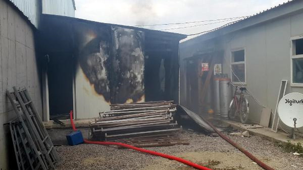 İzmit\'te AVM İnşaatında Korkutan Yangın