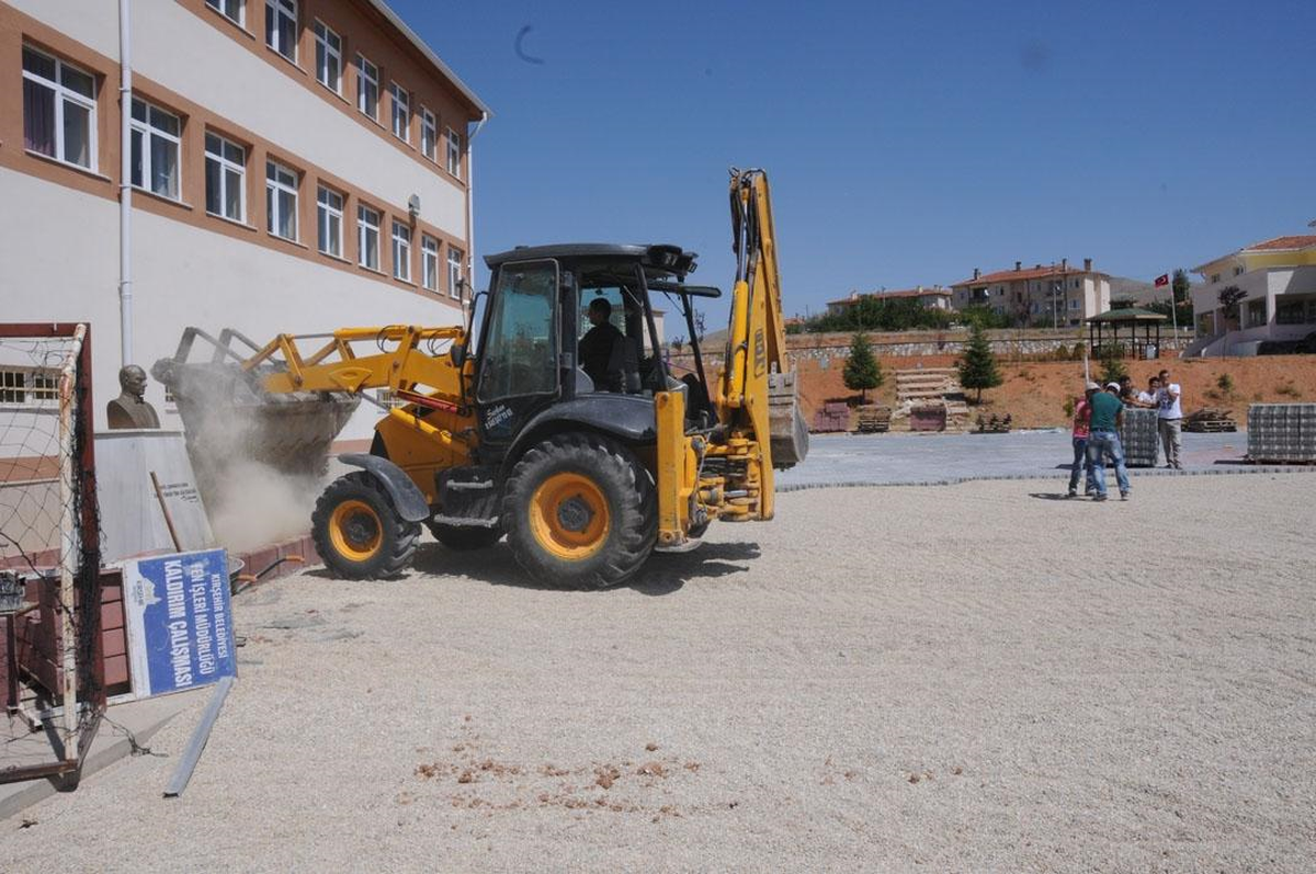 Kırşehir\'de Okul Çevreleri Düzenleniyor