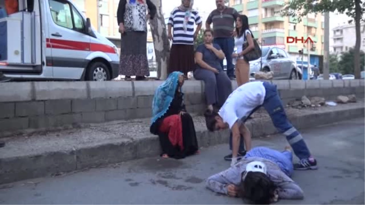 Antalya\'da Kız Kardeşler Takla Atan Kamyonette Ölümden Döndü