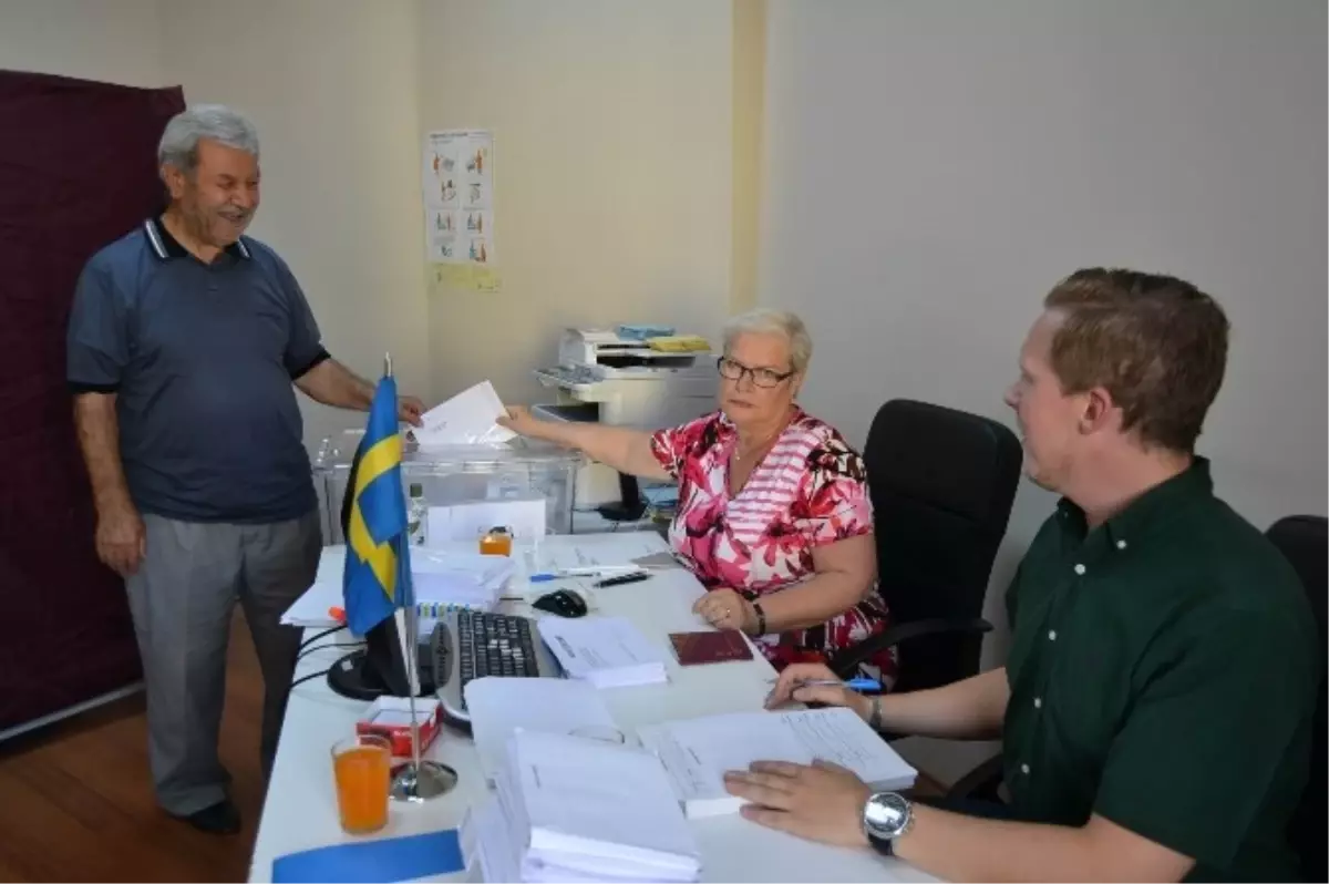 Kululu Gurbetçiler İsveç'teki Seçimler İçin Oy Kullandı