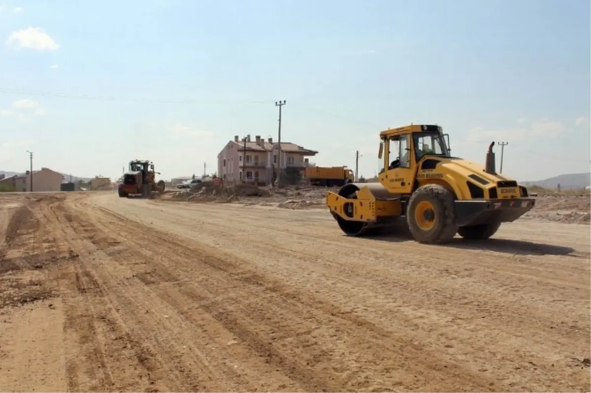 Sivas Belediyesi Yol Yapım Çalışmalarına Devam Ediyor