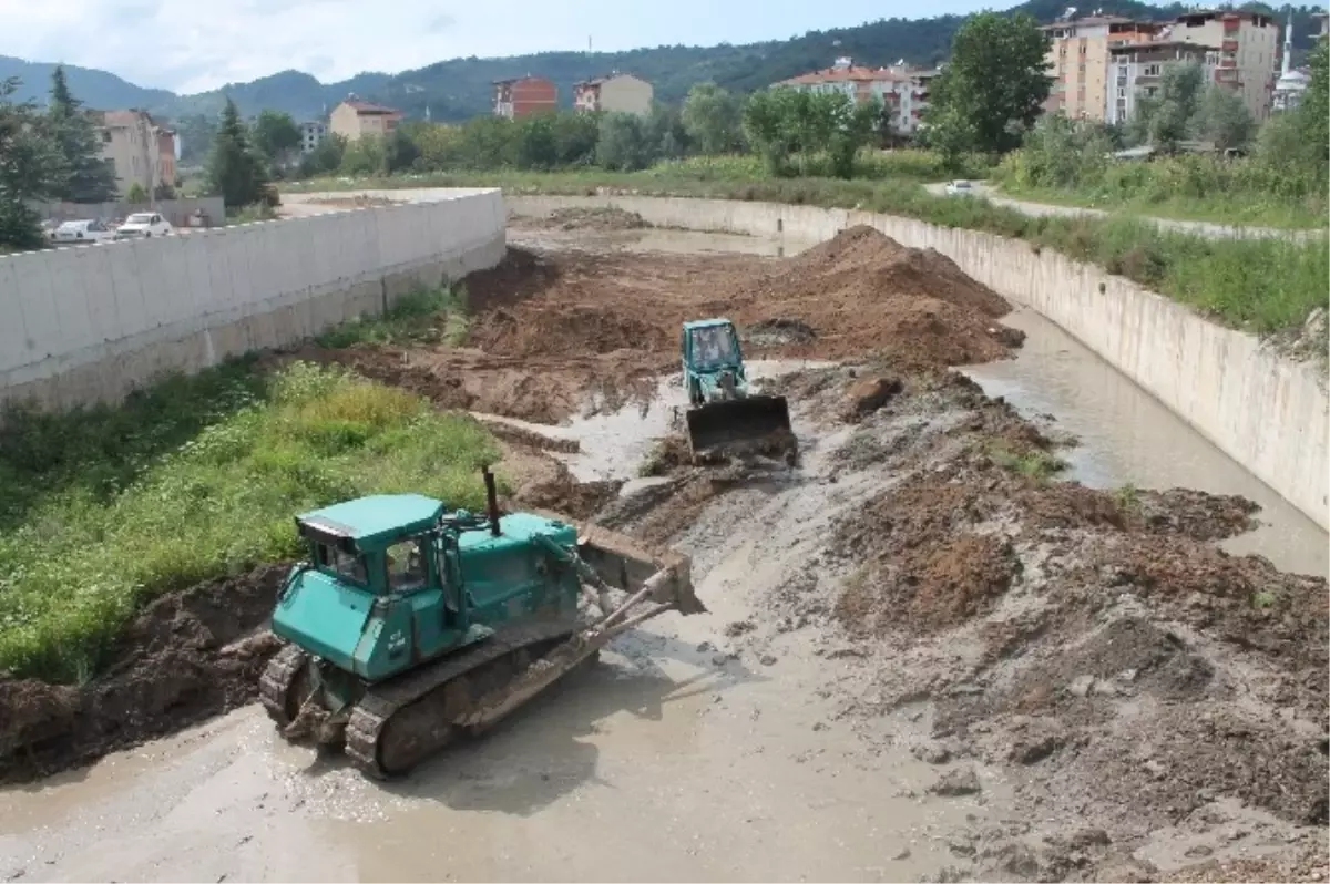 Ünye Tabakhane Deresi\'nde Islah Çalışması