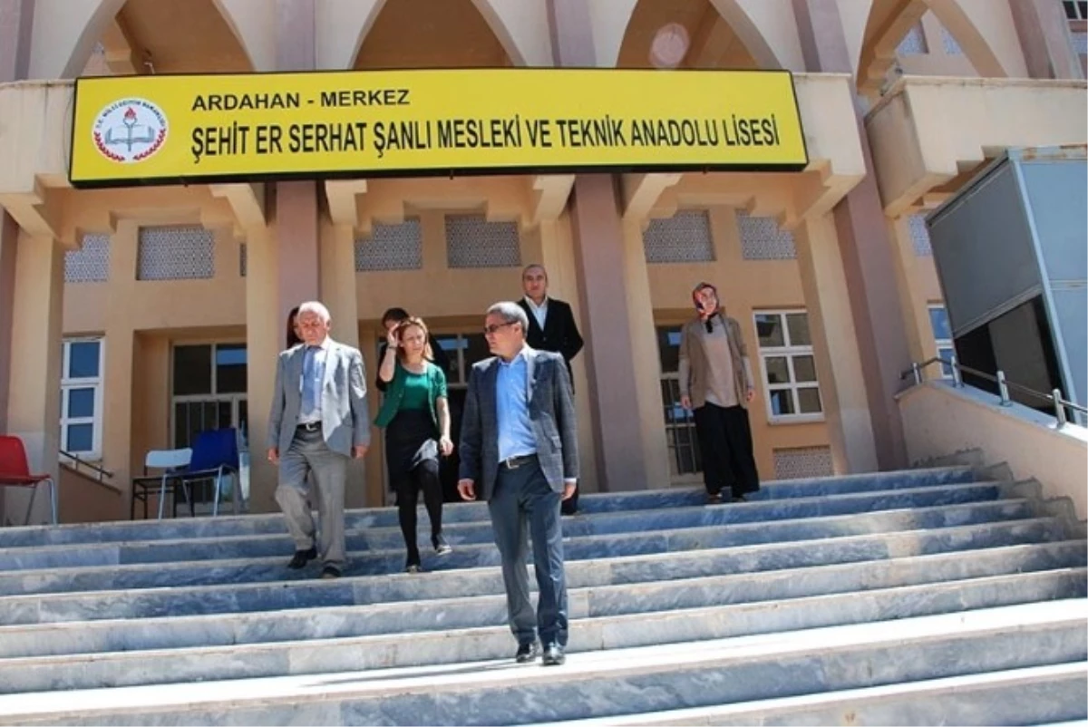 Ardahan Valisi Deniz Okulları Denetledi