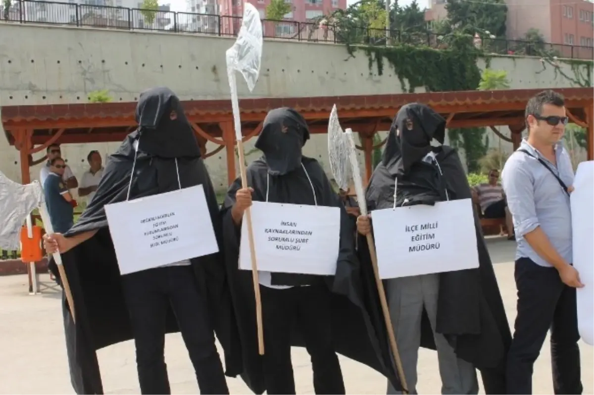 Adana\'da Okul Müdürü Değerlendirmeleri Protesto Edildi