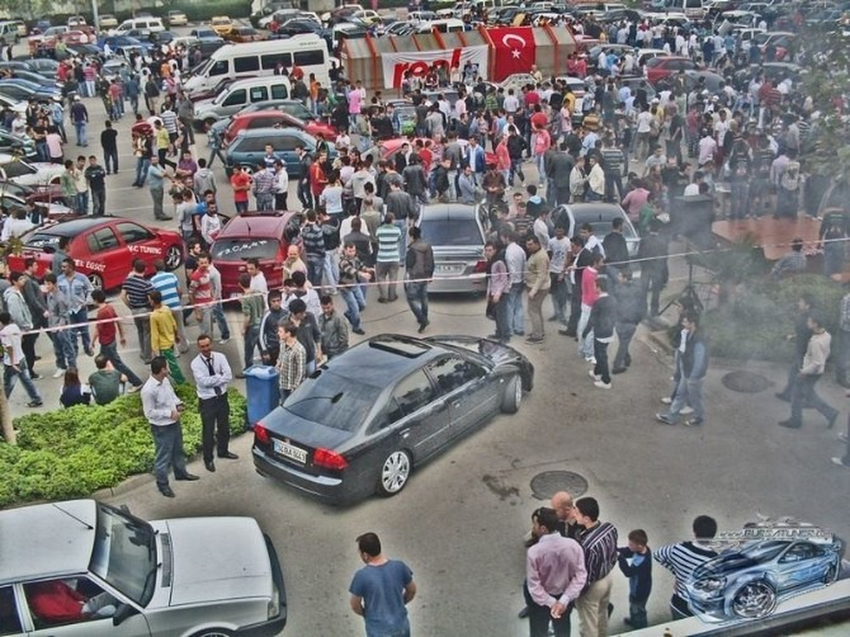 Bursa\'nın En Güzel Arabaları Yarışıyor