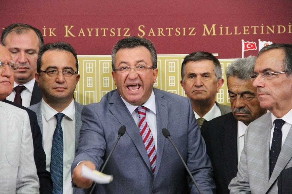 "İç Tüzük Kitapçığını Fırlatmak Demokratik Haktır"