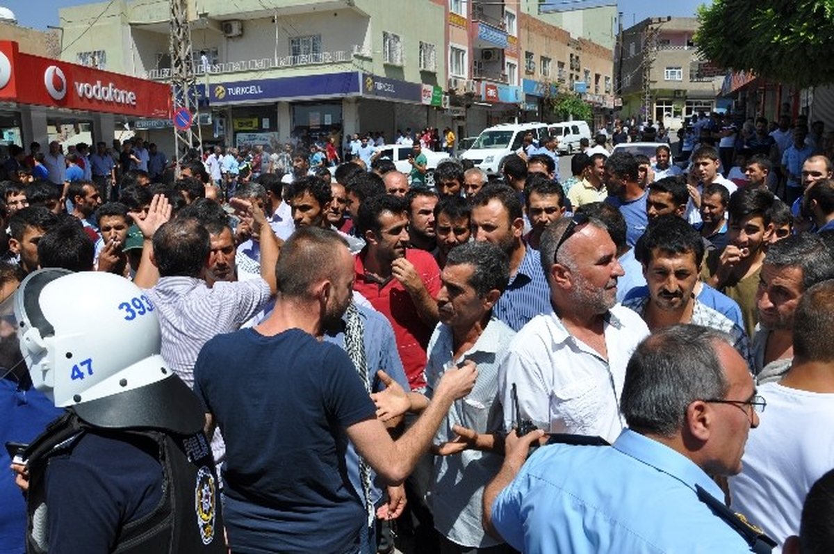 Mardin\'deki Çiftçilerin Eylemi Derik Merkeze Sıçradı
