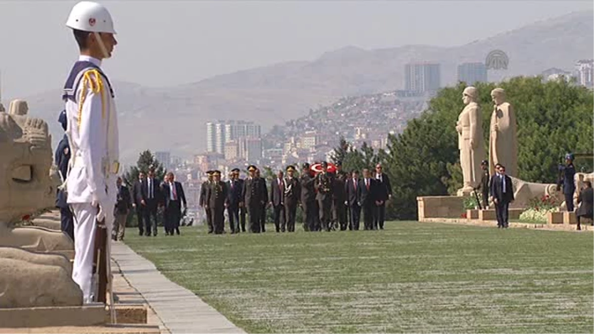 Cumhurbaşkanı Erdoğan Anıtkabir'i ziyaret etti -