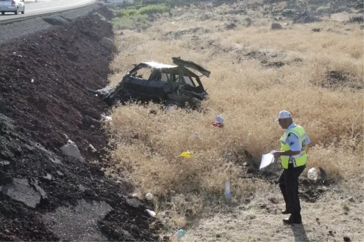 Diyarbakır\'da Polis Memuru ve Çocuğu Kazada Öldü