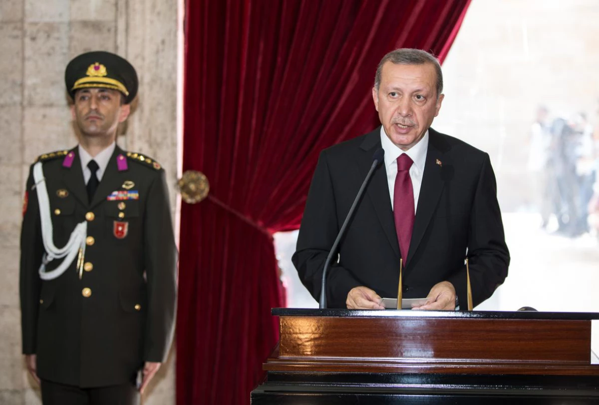 Erdoğan Anıtkabir\'e Çıktı, Diğer Cumhurbaşkanlarını Şikayet Etti