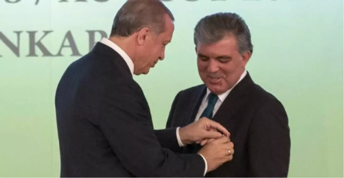 Erdoğan\'dan Gül\'e Devlet Şeref Madalyası