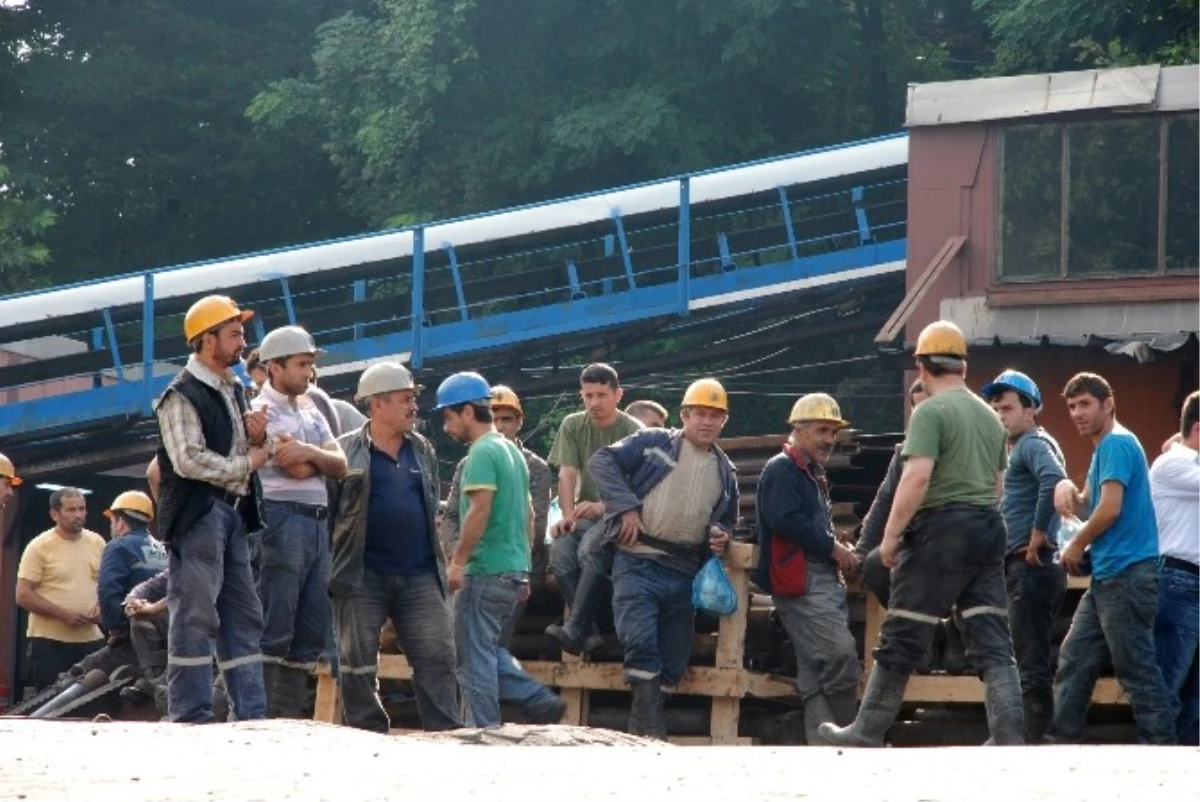 Zonguldak Madeni\'nde Eylem Sürüyor