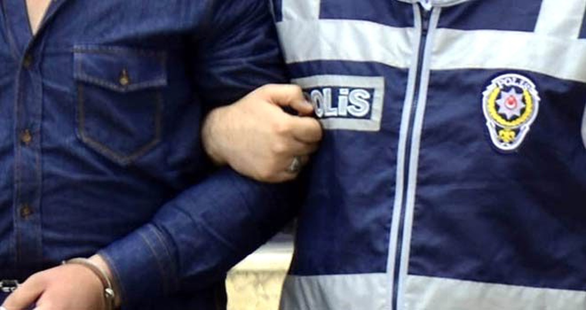 Gözaltına Alınan Polisler Adliyeye Sevk Edildi
