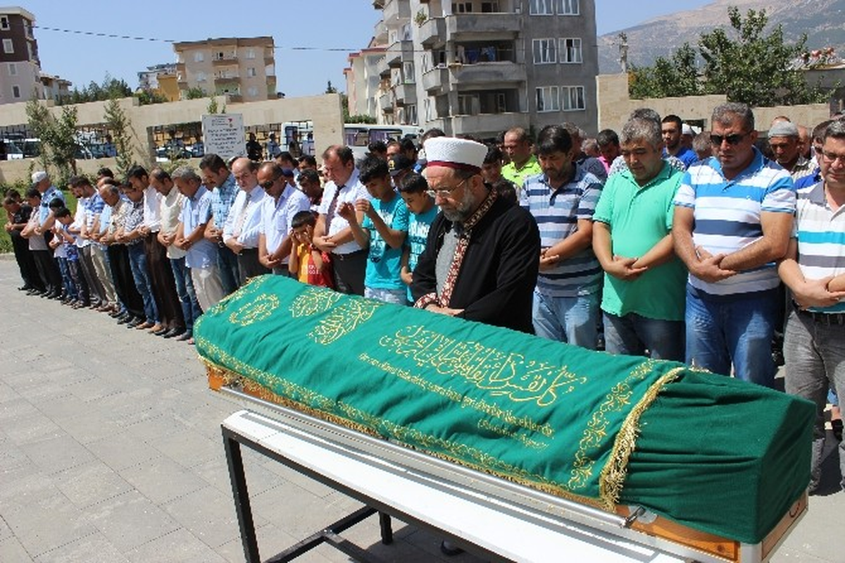 İntihar Eden Polis Memuru Toprağa Verildi