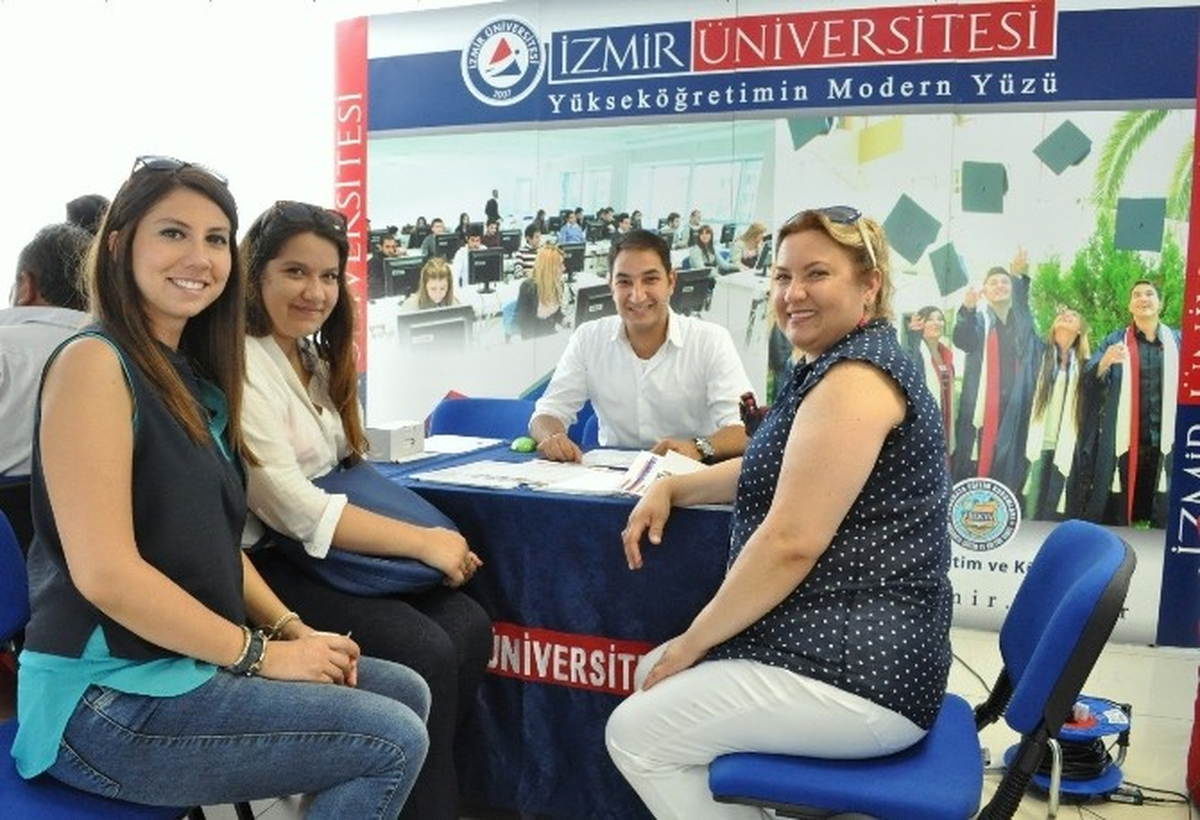 İzmir Üniversitesi\'nde, Kayıtlara Özel Konforlu Hizmet