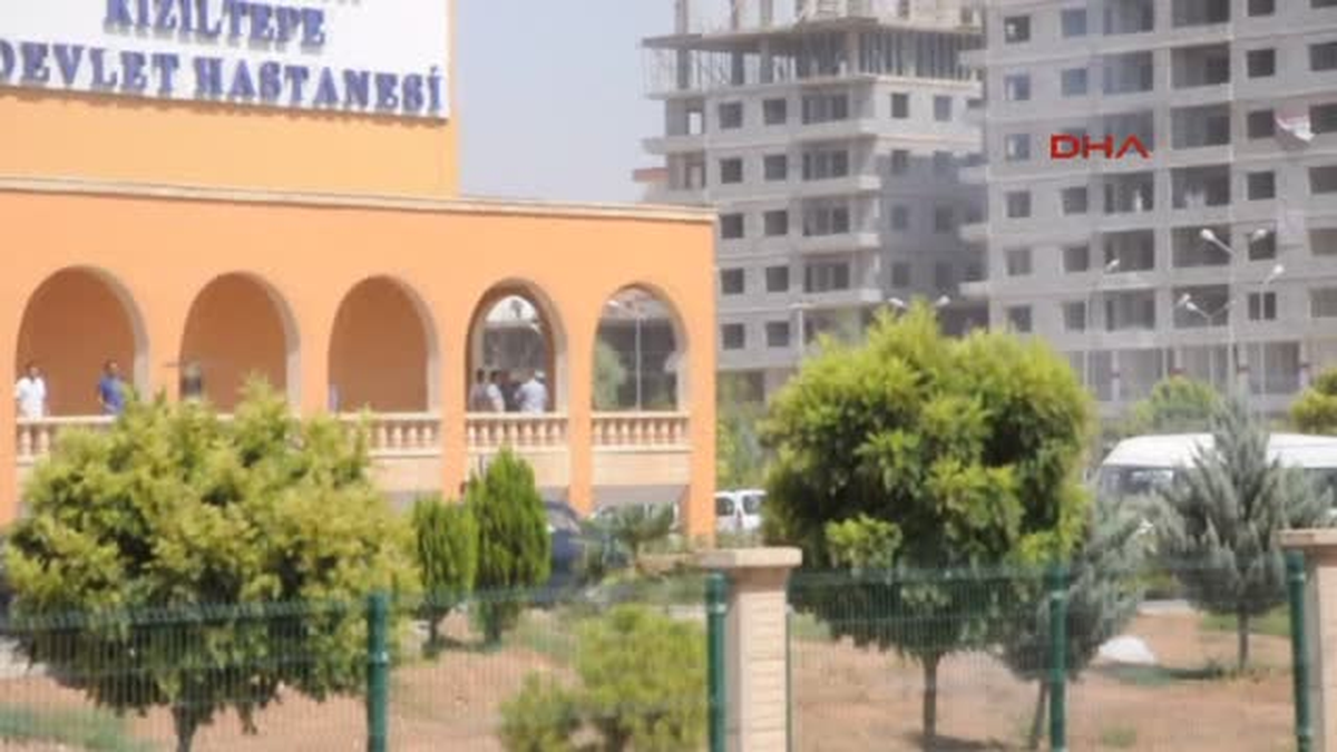 Eylemciler Kaymakam\'ın Makam Otosunun Camlarını Kırdı