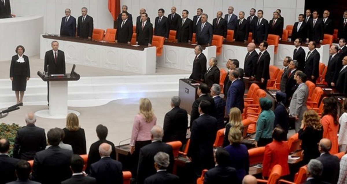 Mhp Ve Hdp\'liler Erdoğan\'ı Ayakta Alkışladı