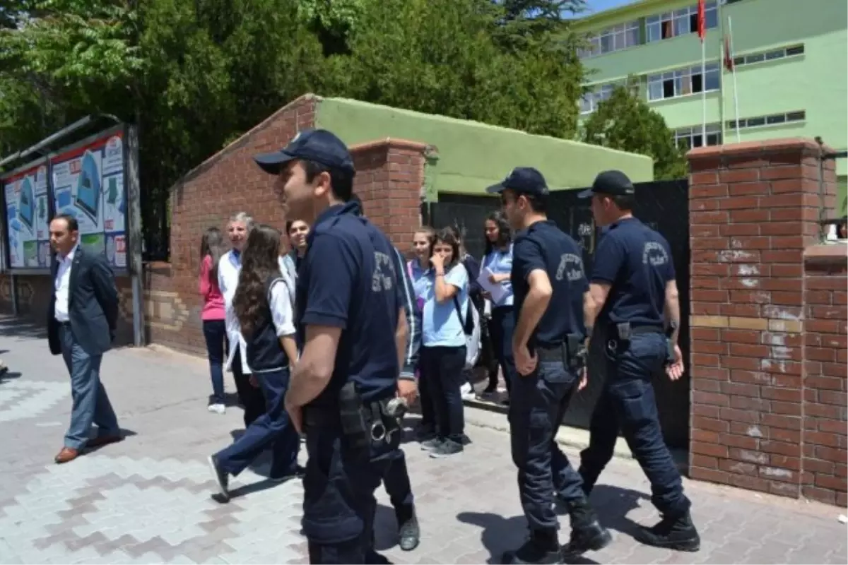 Okul Önünde Bekleyenler Cezalandırılacak