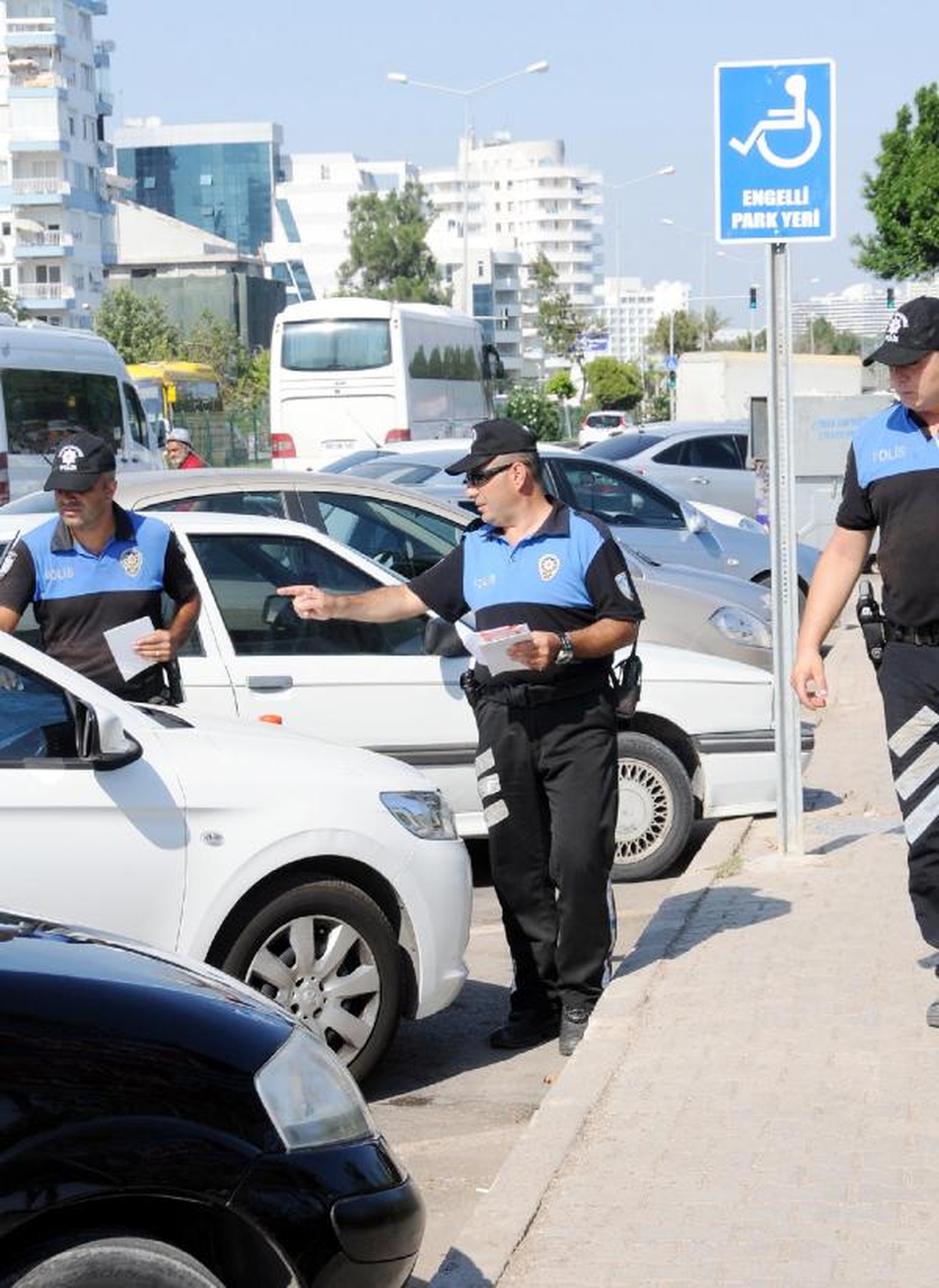 Polisin \'Şaka Ceza\'sı Sürücüleri Şaşırttı