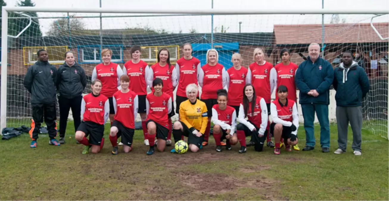 Sandwell Ladies Takımı, Manchester United\'a Meydan Okudu