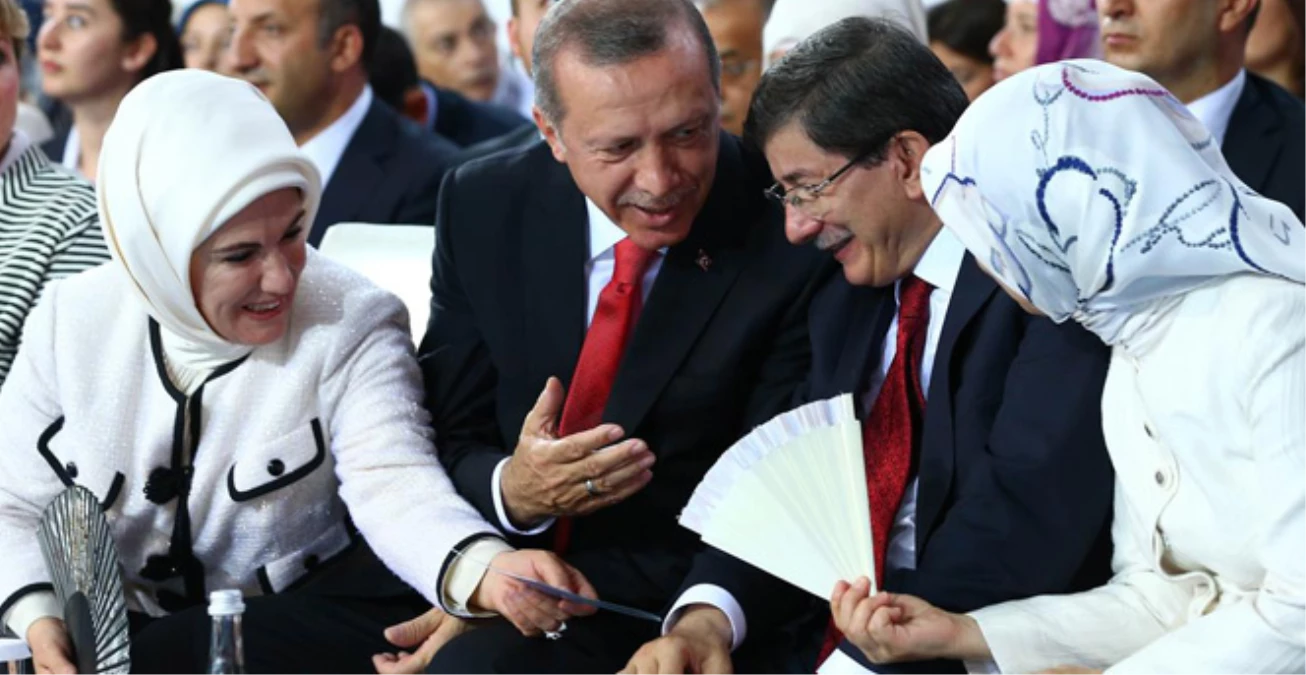Sare Davutoğlu\'nun Platformadaki Heyecanlı Halleri