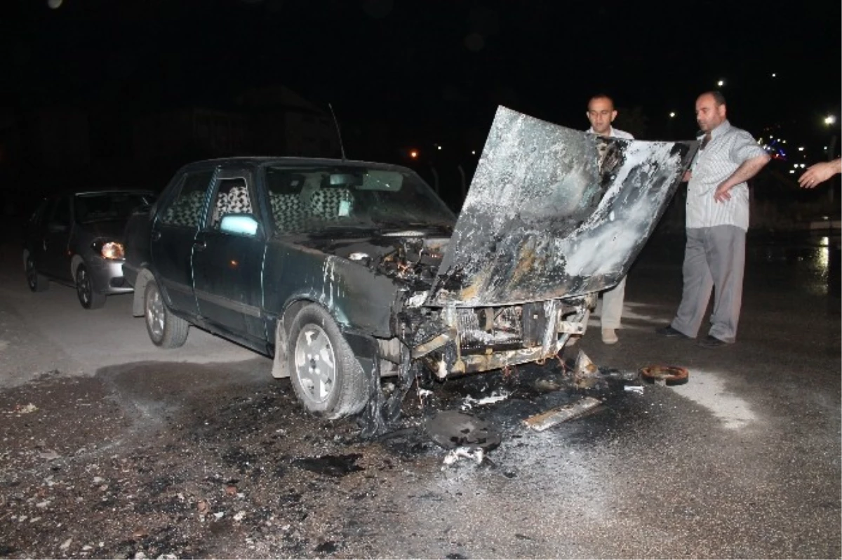 Seyir Halindeki Araç Aniden Alev Alarak Yandı