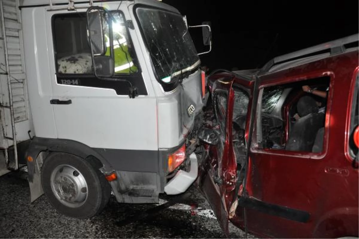 Sivas Ulaş\'ta Trafik Kazası: 1 Ölü, 1 Yaralı