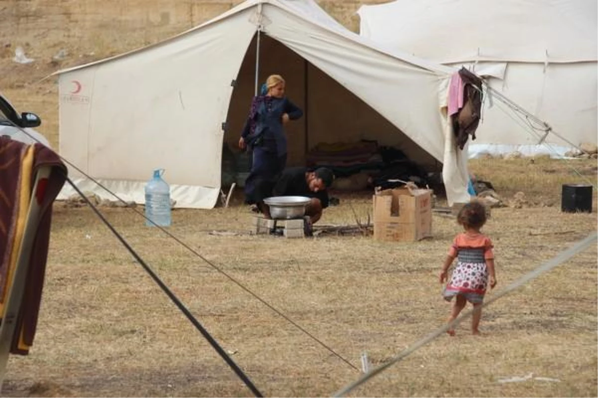 Suriyeliler Çadırlarda Zor Şartlarda Yaşıyor