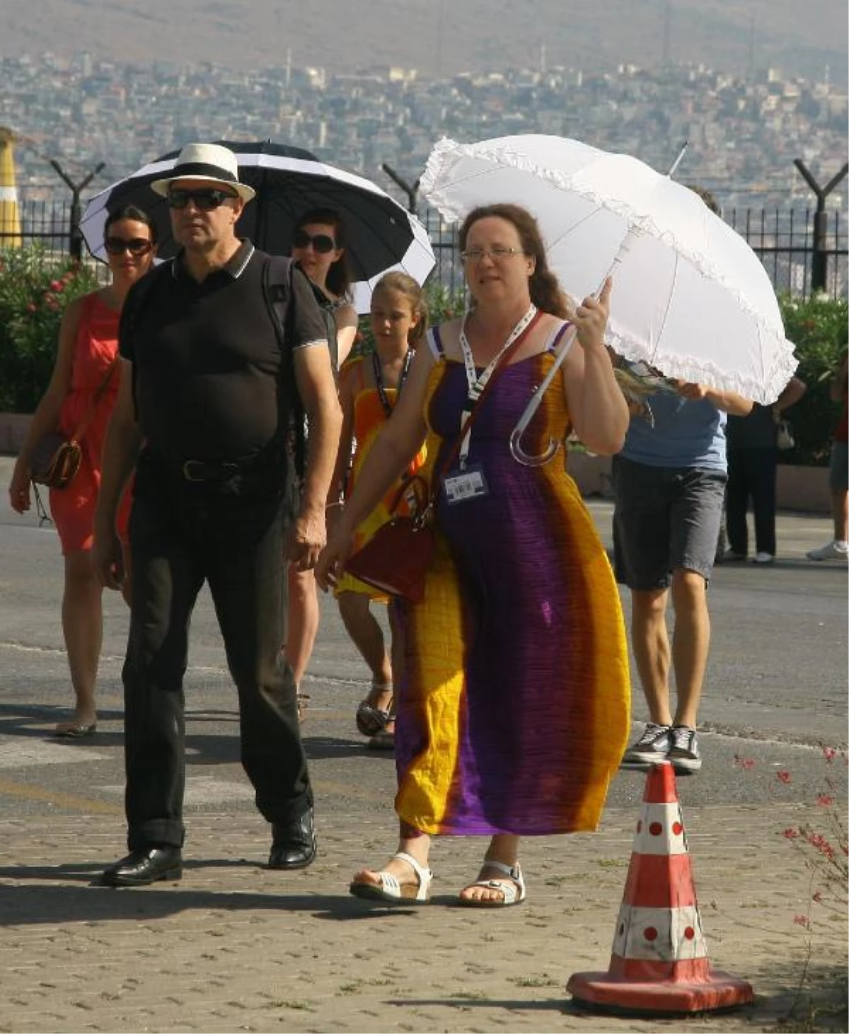 Turistler Sıcaktan Bunaldı