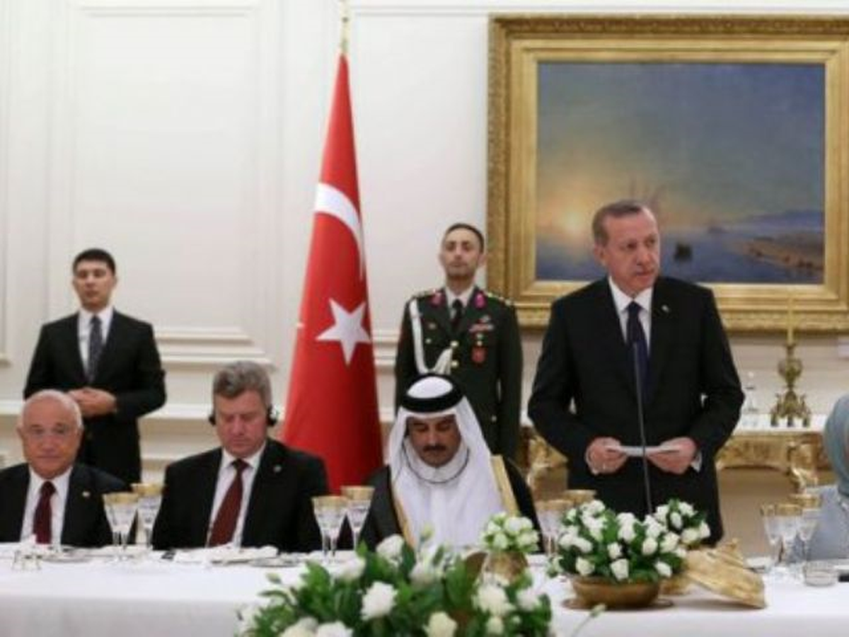 Yabancı Konukların Onuruna Akşam Yemeği