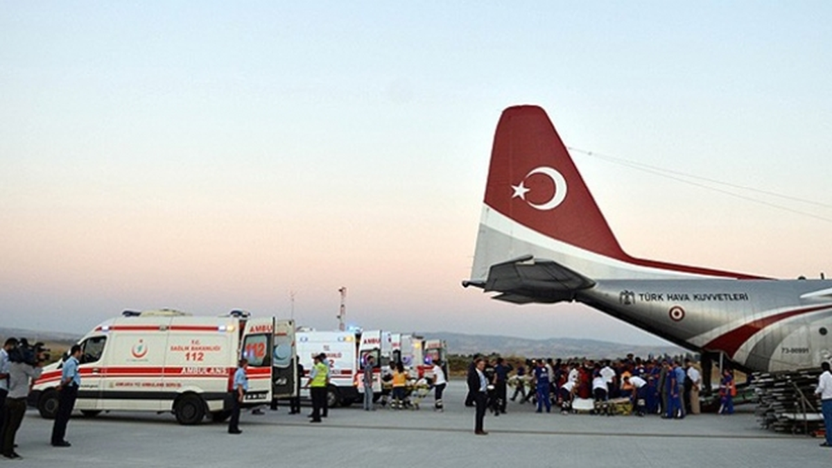 Askeri Uçak, Yaralı Filistinlileri Türkiye\'ye Getiriyor