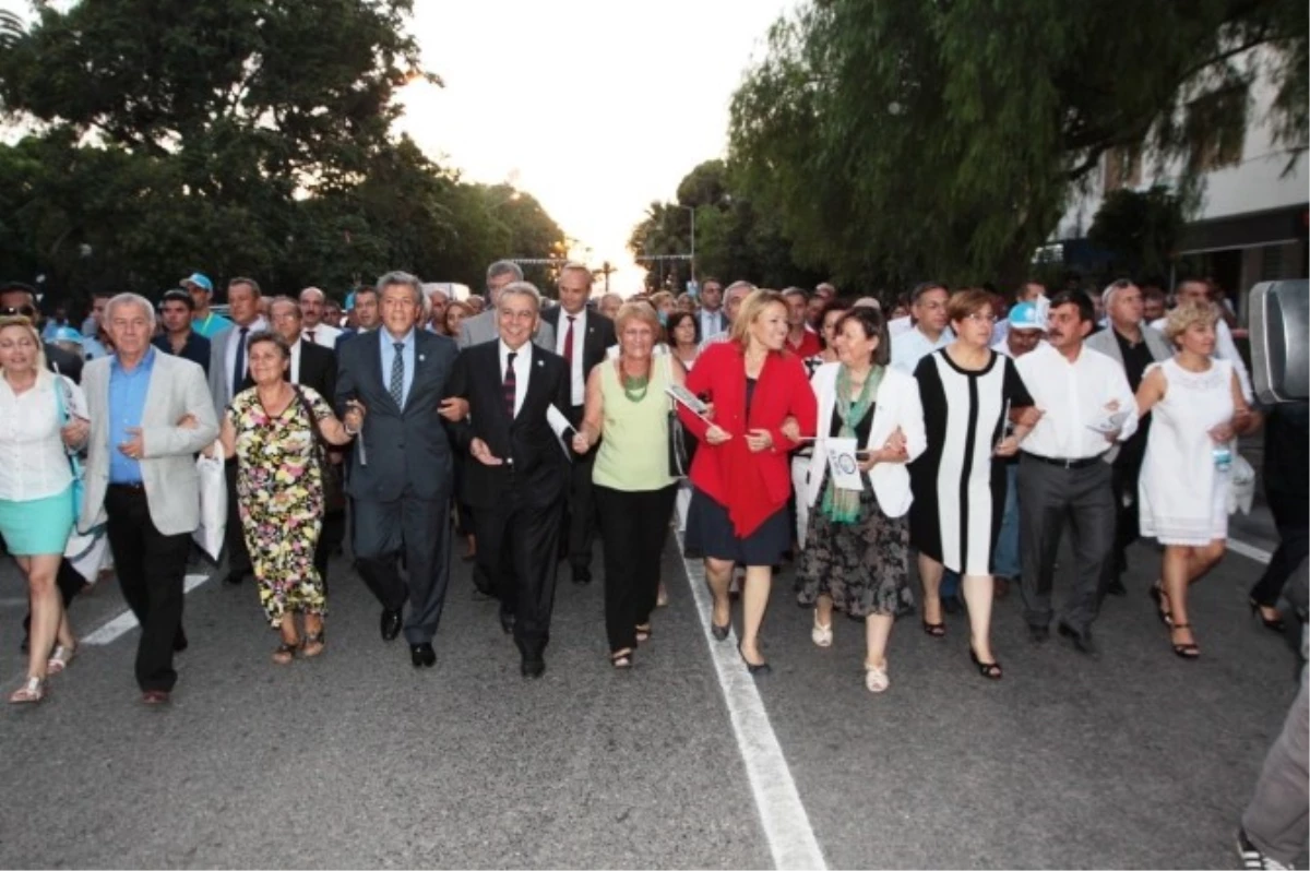 83. İzmir Enternasyonal Fuarı Coşkulu Bir Yürüyüşle Açıldı