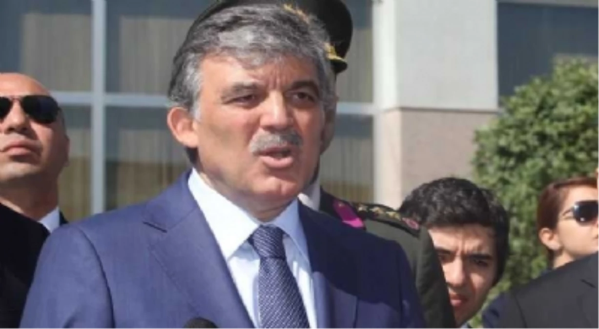 Abdullah Gül, Cuma Namazını Eyüp Sultan\'da Kıldı