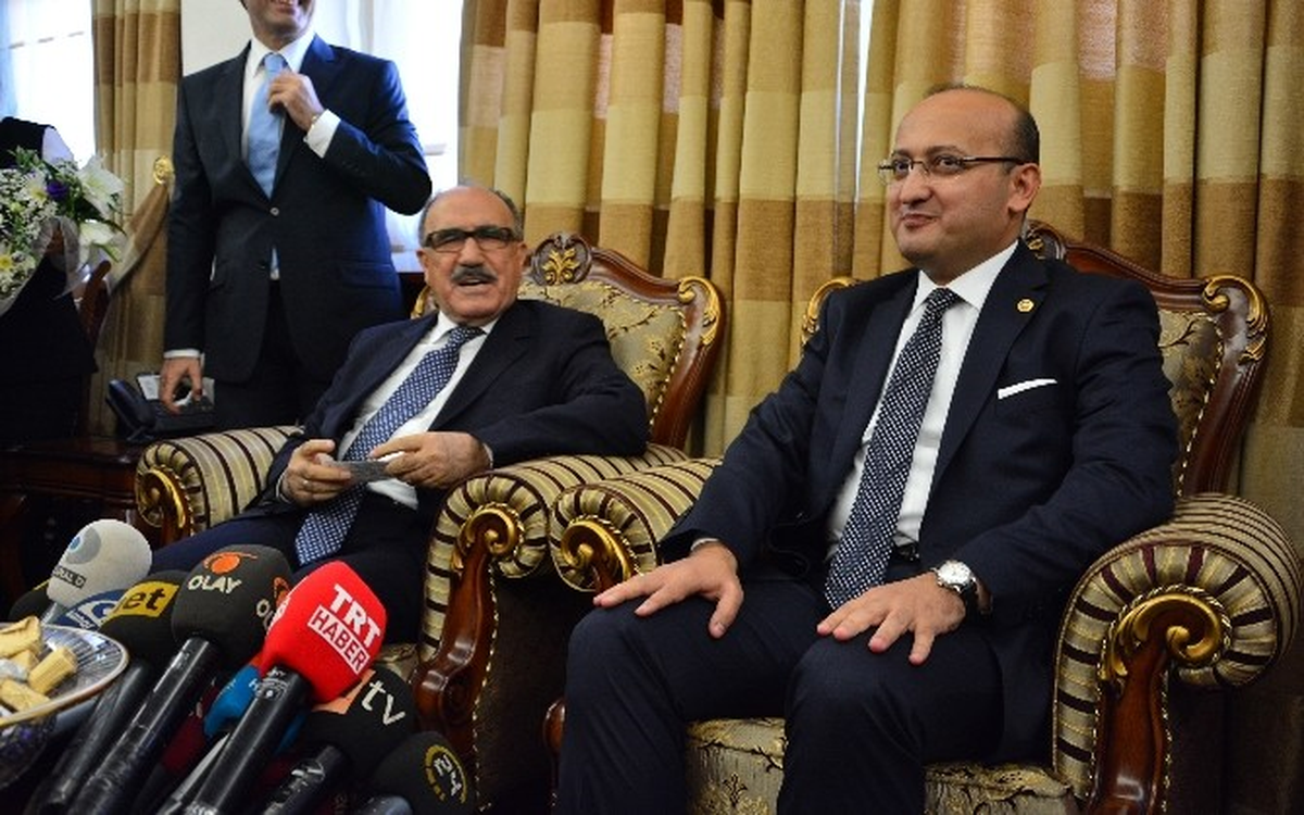 Akdoğan, Başbakan Yardımcılığı Görevini Atalay\'dan Devraldı