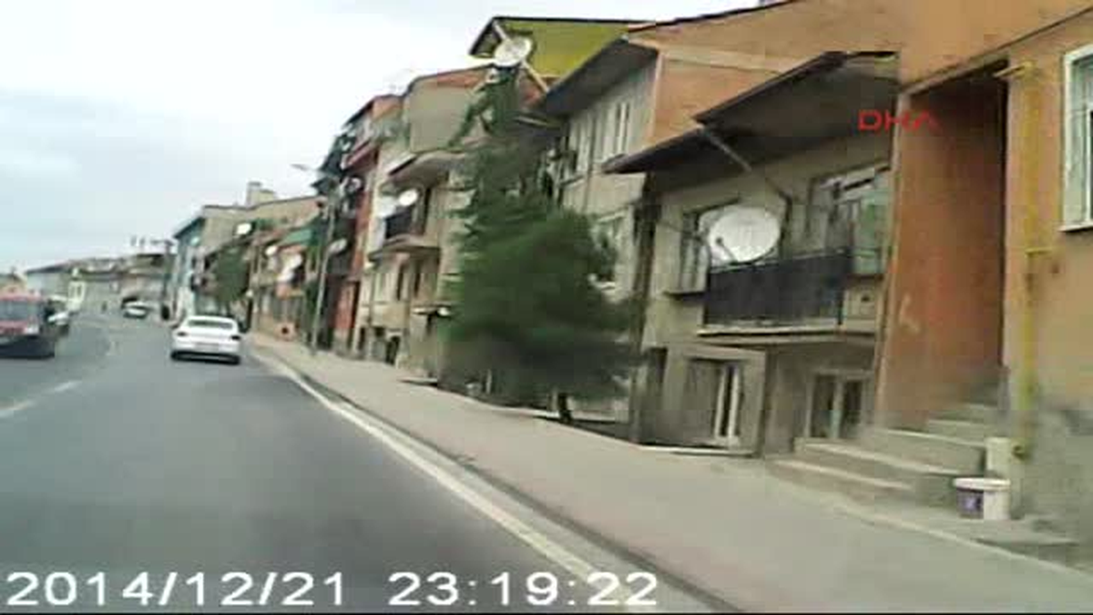 Alkollü Sürücü Polisten Kaçarken Kaza Yaptı