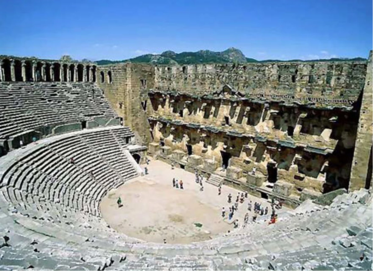 Aspendos Antik Tiyatrosu Bakımdan Geçirildi