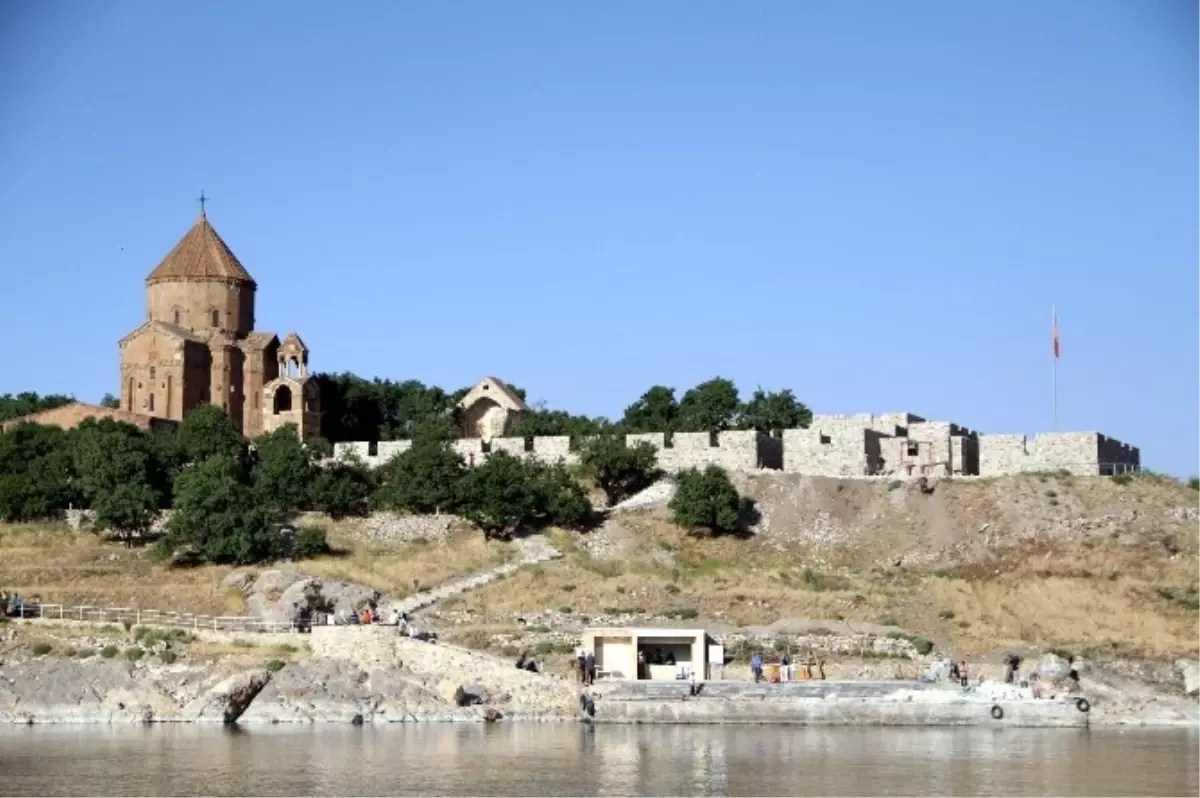 Akdamar Kilisesinde Beşinci Ayin Hazırlığı