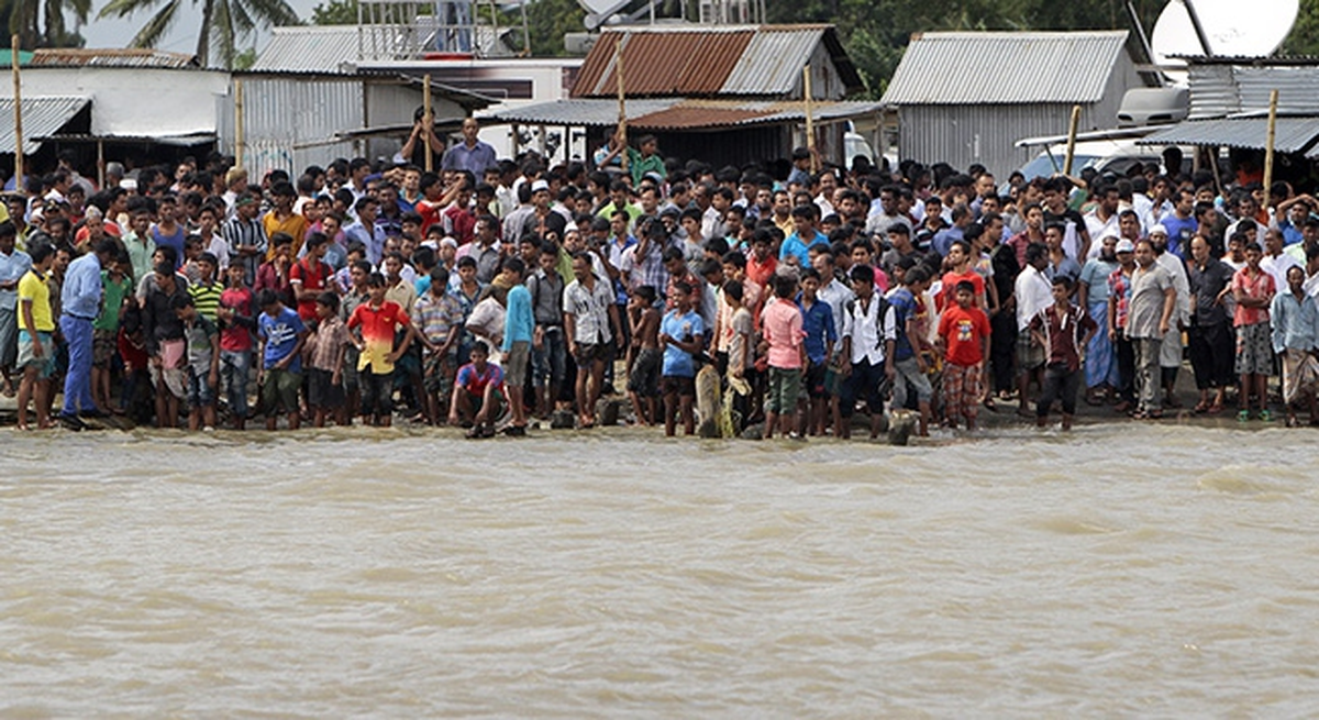 Bangladeş\'te 50 Köyü Su Bastı
