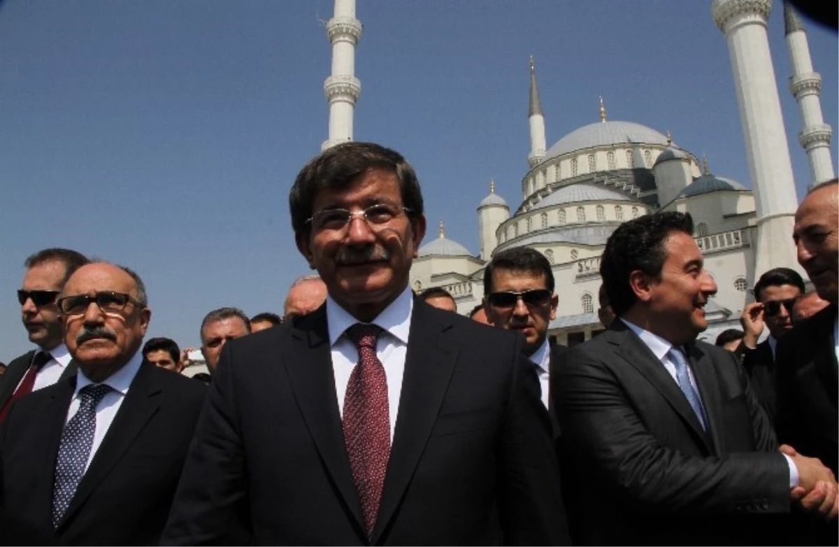 Başbakan Vekili Davutoğlu Cuma Namazını Kocatepe Camii\'nde Kıldı