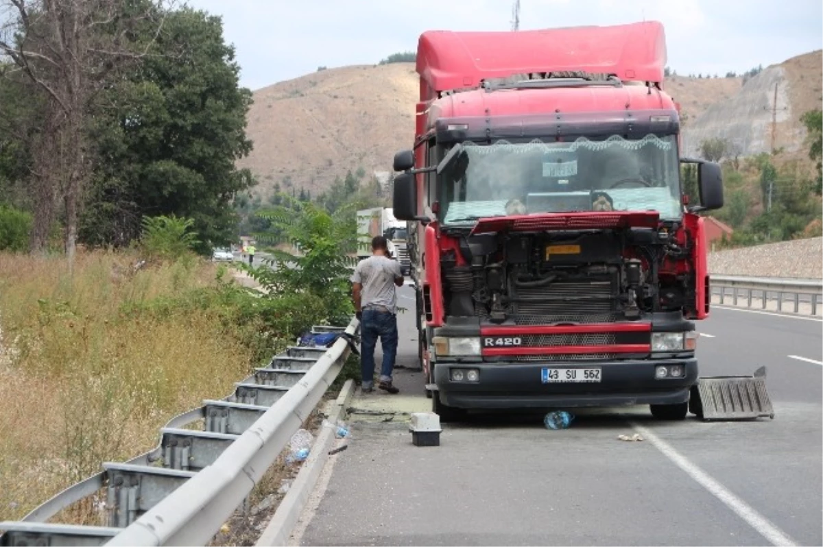 Bilecik\'te Kağıt Yüklü Tır Alev Aldı