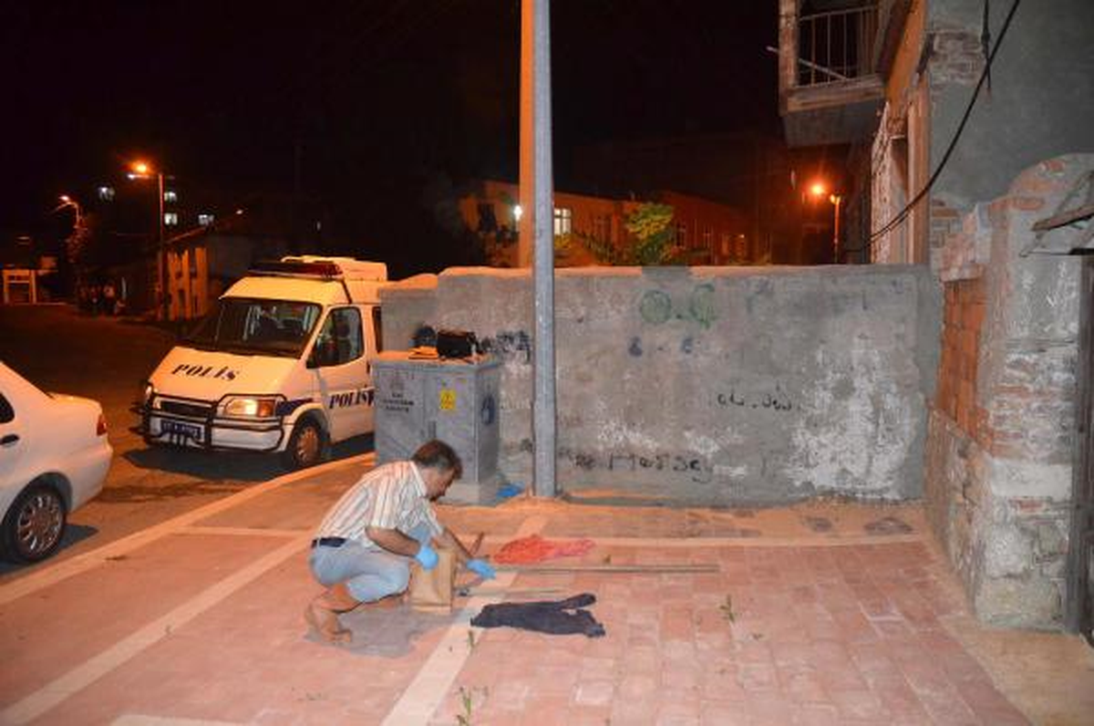 Çanakkale\'de Define İçin Kaçak Kazıya Gözaltı