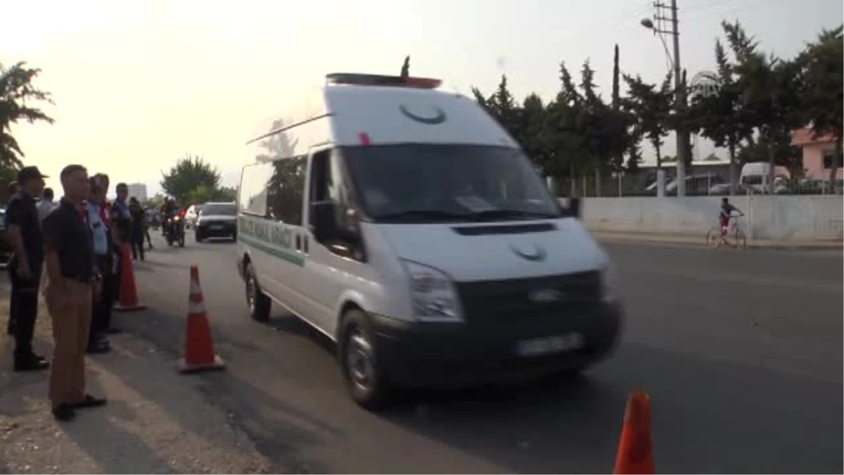 Diyarbakır\'da Trafik Kazasında Ölen Polis ve Oğlu Toprağa Verildi