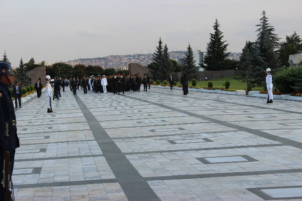 Genelkurmay Başkanı Özel ve Kuvvet Komutanları, Zafer Bayramı Dolayısıyla Devlet Mezarlığı\'nı...