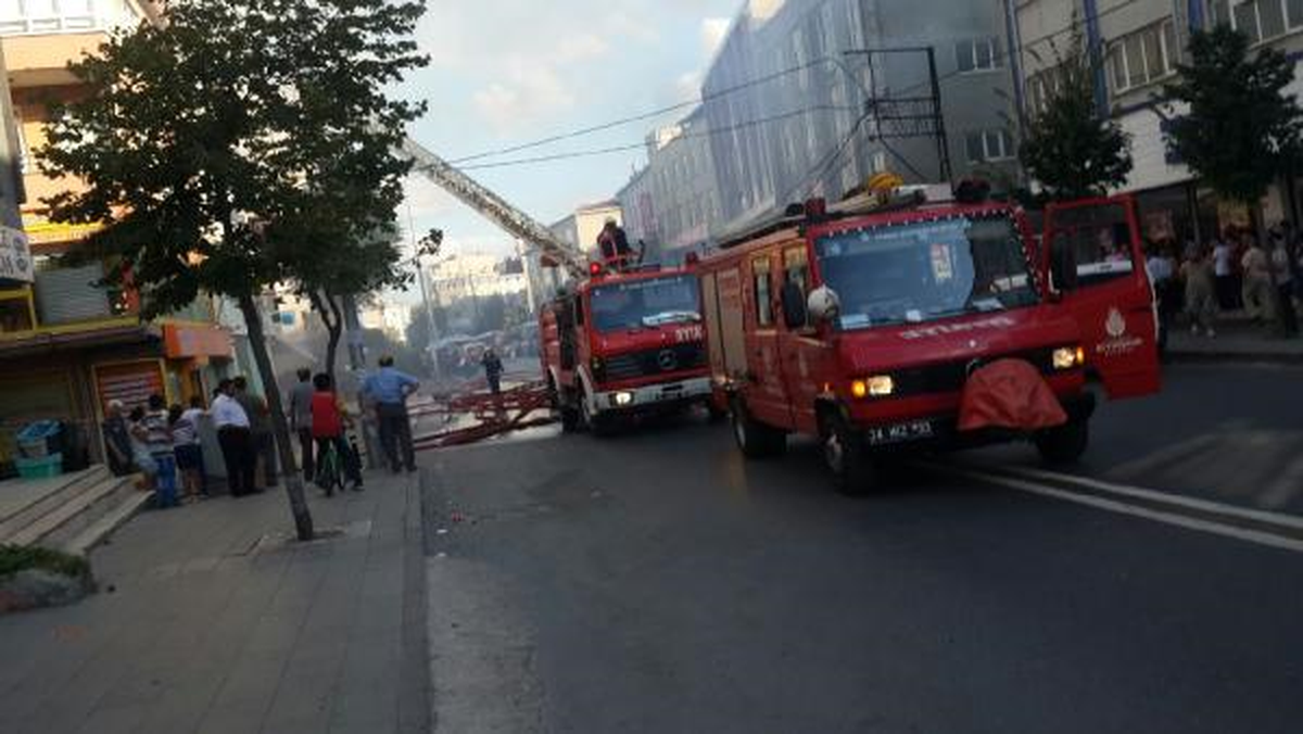 İstanbul\'da Çıkan 2 Yangın Korkuttu
