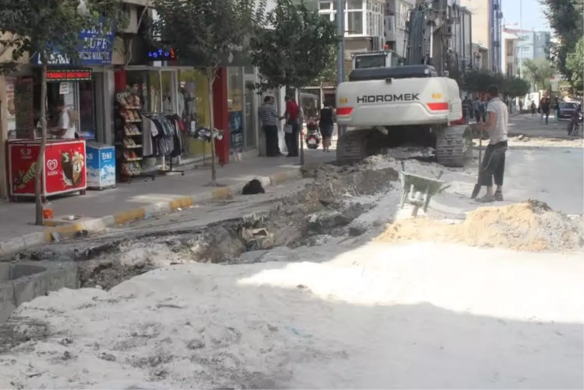 Keşan Belediyesi Anafartalar Caddesi\'nde Asfalt Çalışmasına Başladı