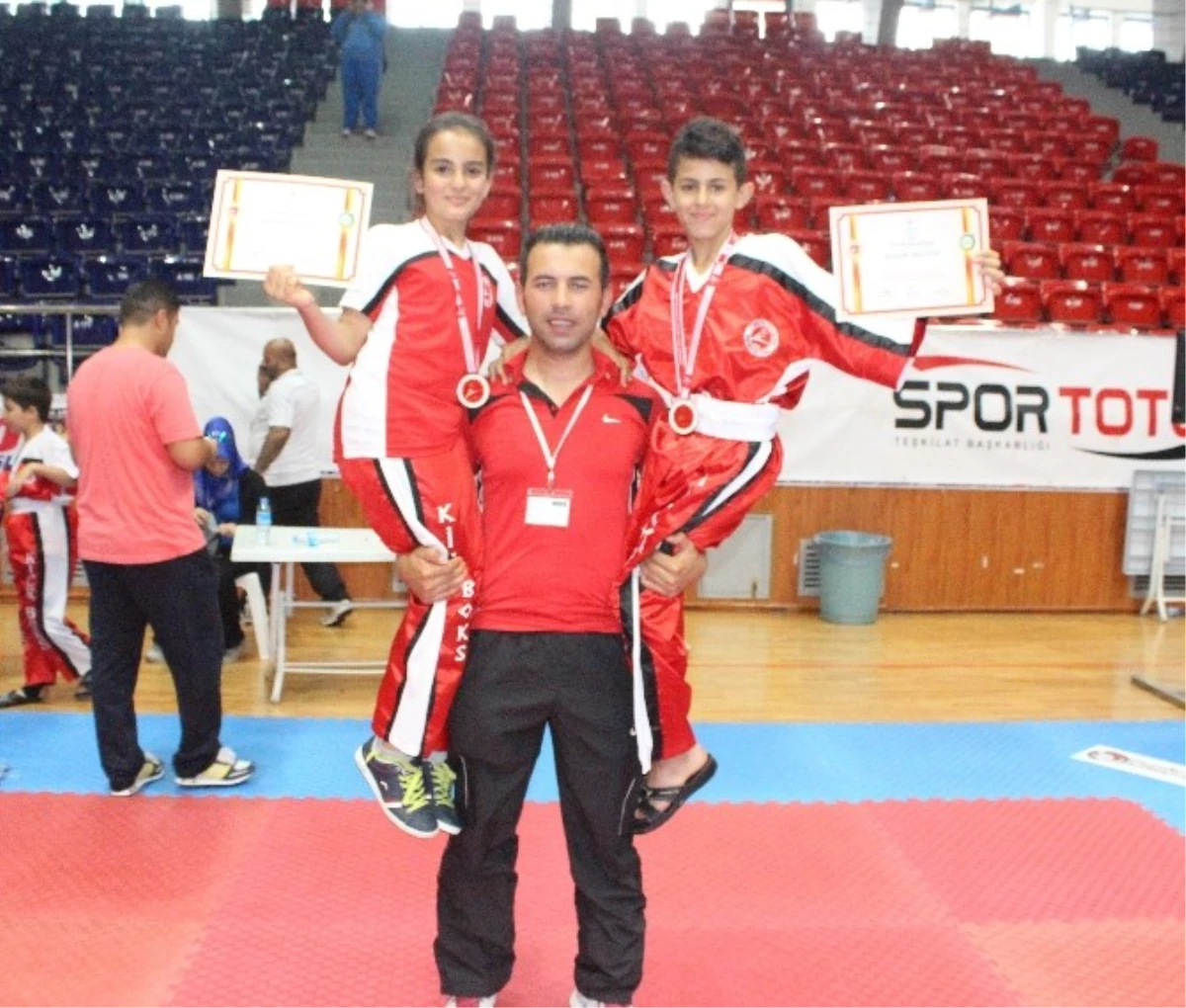 Kıck Boks Şampiyonasında Beyşehirli Sporculardan Büyük Başarı