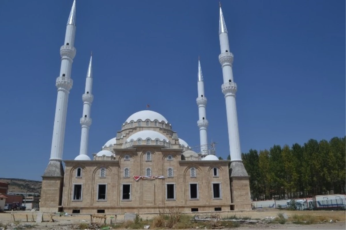 Kula\'da Şah Süleyman Camii İnşaatı Devam Ediyor